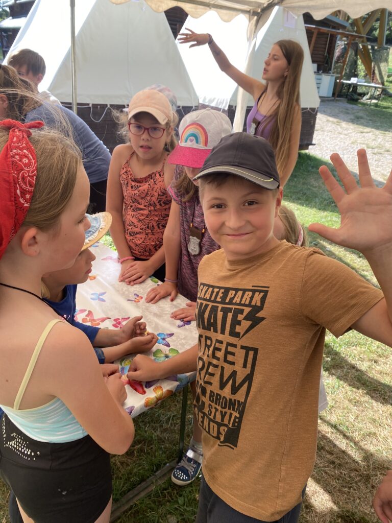 7E3FA9B8-3C4F-404C-819A-7C5922340760